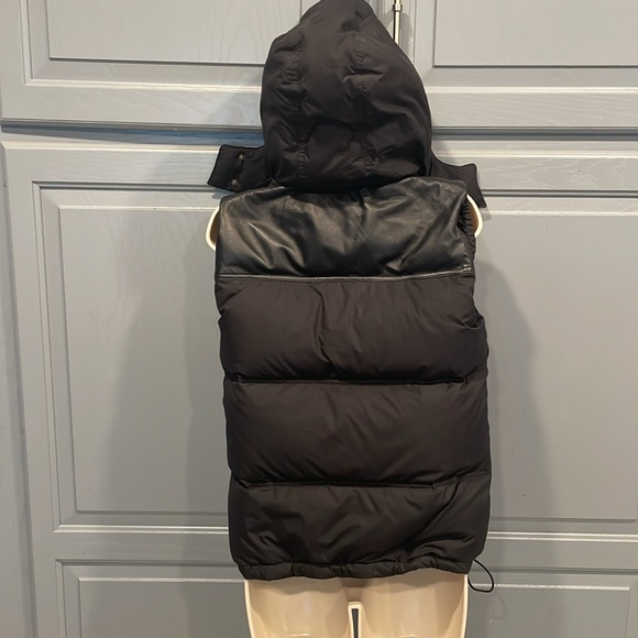 Gucci Equestrian puffer vest with detachable hood - Picture 4 of 12